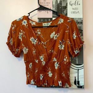 low v-neck cropped short sleeve shirt